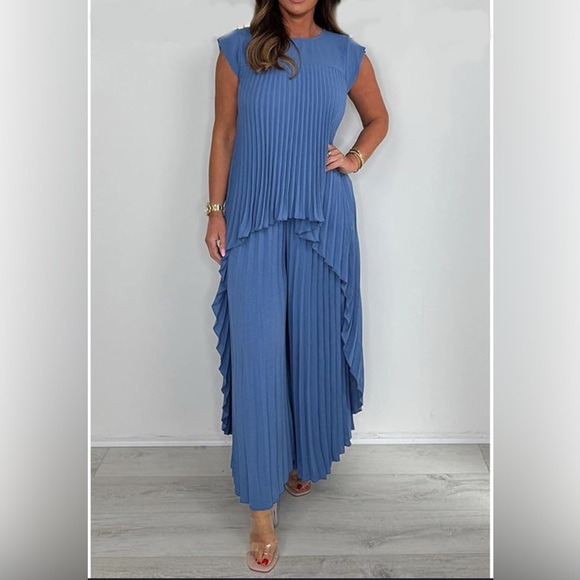 Pants - Elegant Set (Med) Blue Pleated Top and Pant